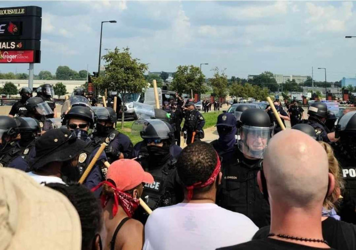 Confronting Louisville Police shortly before arrest in 2020
